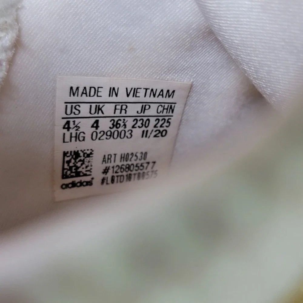 Size 4.5 Adidas kids NMD R1 Off White/gold Running Sneakers Shoes